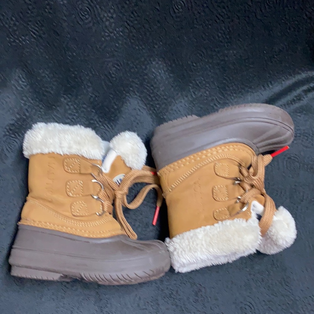 Nautica kids winter boots size 6